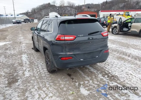 2016 Jeep Cherokee Latitude z USA, uszkodzony, nr VIN 1C4PJMCSXGW101148